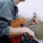 弹吉他的男生帅气头像大全 不要靠失恋来成熟自己