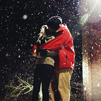 亲吻的情侣微信空间图片大全2022 等待是最矫情的自嗨