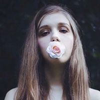 唯美欧美情侣头像两张分开的 牵着你的时候总感觉很骄傲