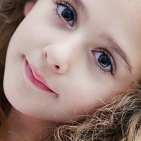 欧美小萝莉可爱萌头像 你看着我冷萌冷萌地就好