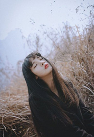 女生意境唯美微信皮肤大图 牵手和放手是同一只手