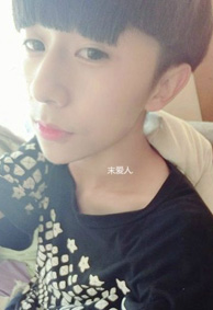 妩媚男生微信空间皮肤 给不了你嫁衣绝不碰你内衣