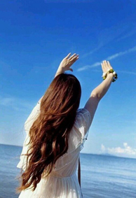 洒脱个性女生微信空间皮肤 一个人妄想着天长地久