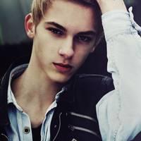 高冷欧美男生头像复古街拍头像 用金钱换来的爱情是一种交易