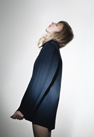 唯美微信欧美女生皮肤大图 染红了指尖熏红了双眼