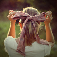 最新微信欧美女生背影头像 欧美风蝴蝶结发饰