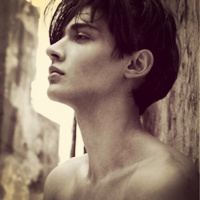 忧郁系欧美帅气男生头像 你是我全部的信仰