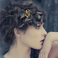 欧美美女头像唯美气质 风中我漫步的走着