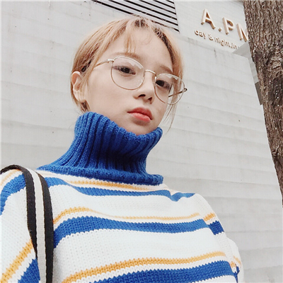 高清个性韩系女生头像带条纹2022 没有谁和谁一开始就很配