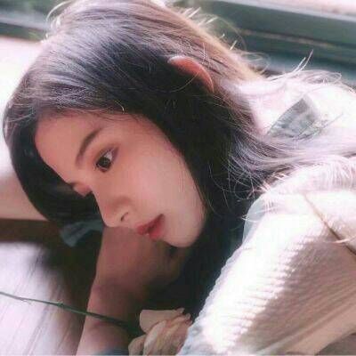 微信黑白头像女生伤感高冷 我还是喜欢我自己一个人