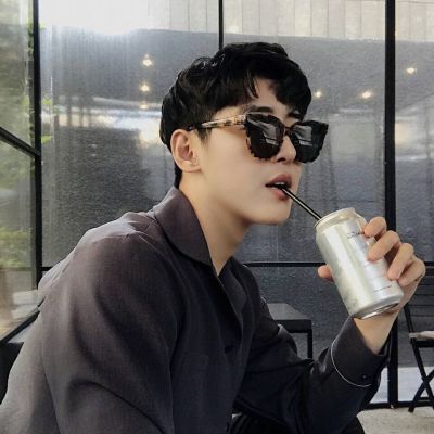 最新超拽帅气个性微博男生头像 我什么都舍得就是舍不得你