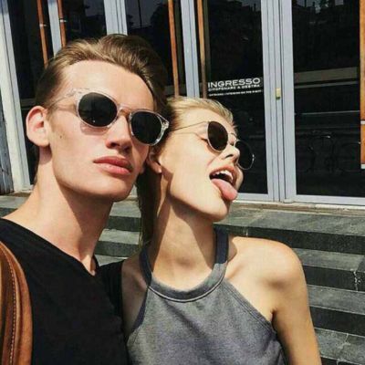 超拽霸气欧美情侣微博合照头像一人一张 心里说不出来的烦躁