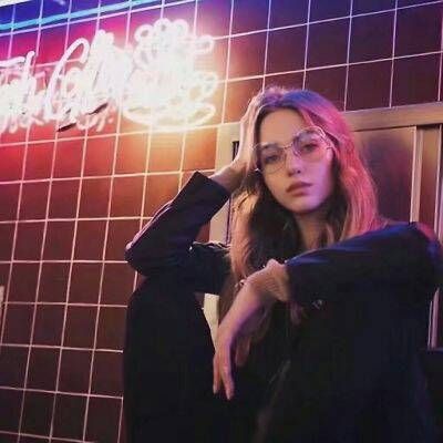 微信头像女生欧美霸气2022最新版 后来遇见的所有人都不如你