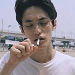 2022帅气的男生头像戴古铜眼镜 朝夕妄想来日方长