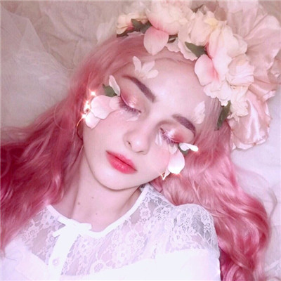 2022性感欧美大胸美女头像图片 你是温和的清水早晚皆宜