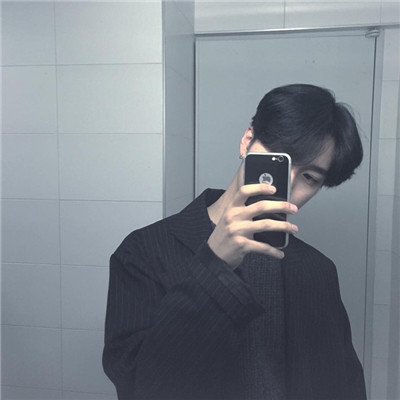 男生手机控头像挡脸图片大全2022 骗得过自己却骗不过眼泪