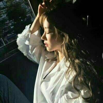 微信头像伤感一个人在逞强 我瞒着所有人继续爱你