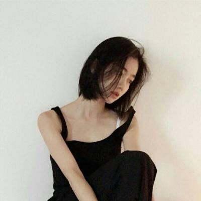 带着心事的女生头像伤感孤独 需要你的时候你恰好不在