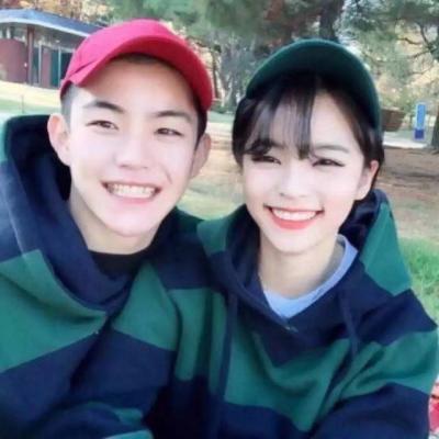 最新好看情侣微博头像一男一女 像蜂蜜一样甜的情侣合照两张