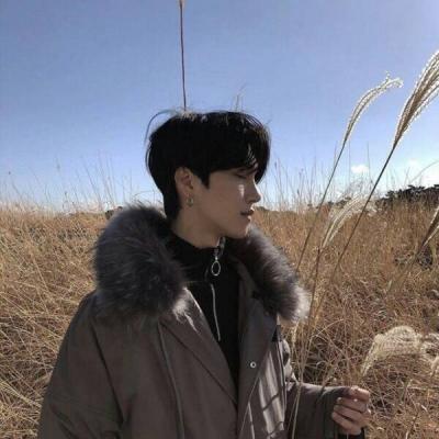 2022超好看的微信头像男生帅气冷酷霸气 陌上风尘中烟雨行路人