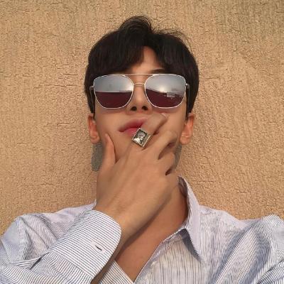 2022微信男生头像经典高大帅气 以前打扰了以后不会了