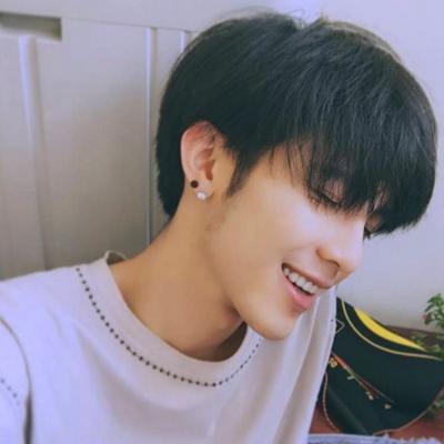 2022最新男生微信头像帅气有型 也许我们离幸福只差一步距离