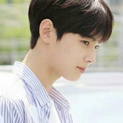 2022男生头像干净清新帅气高清头像 时间是让人猝不及防的东西