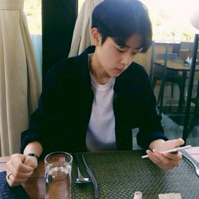 伤感颓废男生个性微信头像2022精选 对不起我爱上了你改不掉了