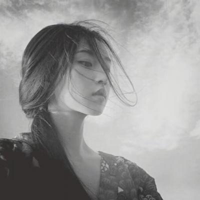 微信伤感颓废的黑白头像静态的 人不开心的时候真的会丑一些