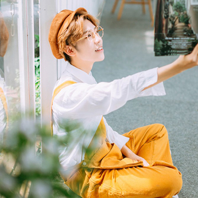 男生帅气有意境戴眼镜头像2022最新 百度搜不到你我只好用搜狗