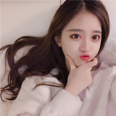 可爱长发闺蜜头像2022精选 摔倒了先看看地上有没有钱