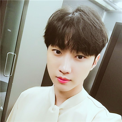 最新版2022男生帅气小清新头像 装疯卖傻还不是为了逗你笑