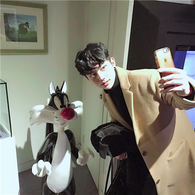 2022男生帅气小清新搞怪头像 不理你只是怕控制不住心痛