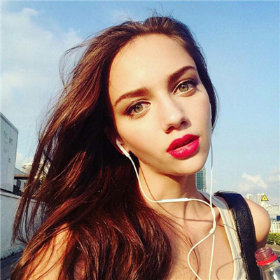 欧美大红唇美女头像高清2022 人前不该说的话背后也别说