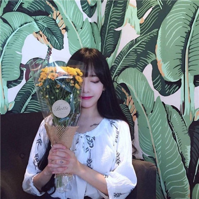 女生长发唯美捧花头像大全2022 收起你的虚伪滚出我的世界