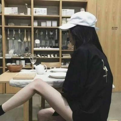 一个人难过伤感的头像微信2022精选 宁愿一个人默默地孤独