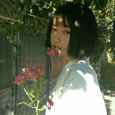 伤感的微信头像痛在心里无人说 腐败的日子糟糕的我