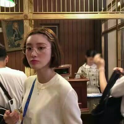 短发美女头像微信唯美小清新 别把怀念变得比经过还长