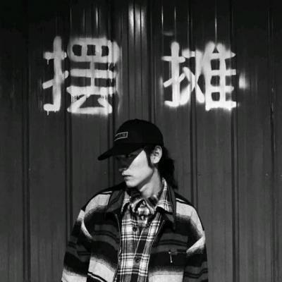 2022男生微信头像伤感小丑独一无二 爱情这出戏我演技太差