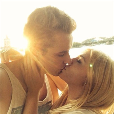 情侣拥抱亲吻头像超甜2022 你就是真正对我好的人