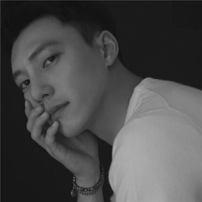 2022男生头像最新版黑白成熟 你千万别浪费时间去讨人烦