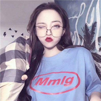 超可爱闺蜜长发头像2022最新 看你笑的时候就已经好足够