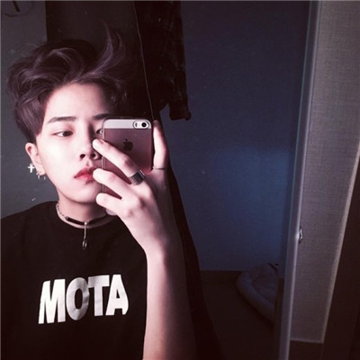 小清新男生帅气手机控头像2022 你留下的回忆也终不再耀眼