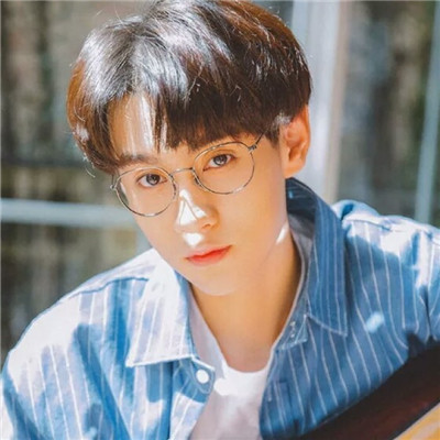 最新版2022男生阳光帅气头像 因你的不信任内心悄悄破损