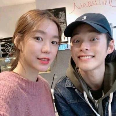 2022最新情侣头像一对两张幸福好看 骗人好简单骗自己好难