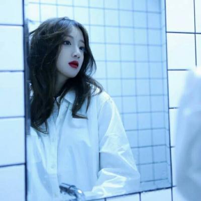 2022超好看情侣微信头像一男一女 一颗心承受不了那么多的伤