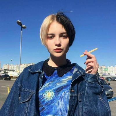 2022欧美女生头像霸气超拽高冷帅气 人潮拥挤记得抓紧我的手