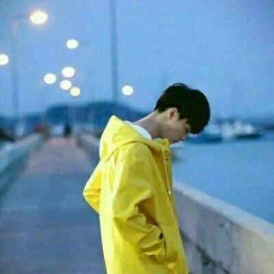 男生有一点伤感失落的微信头像2022最新 和好容易如初太难