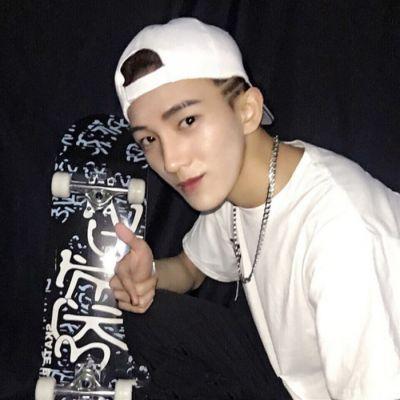 最火时尚潮男微博头像2022精选 一言不合就耍酷