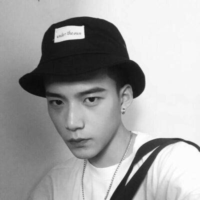 霸气个性男生头像精选2022独一无二 我与世界只差一个你